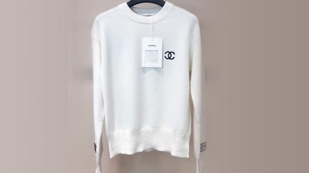 
				Chanel - White sweater size L 
				Clothes